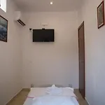 Ilioni House *