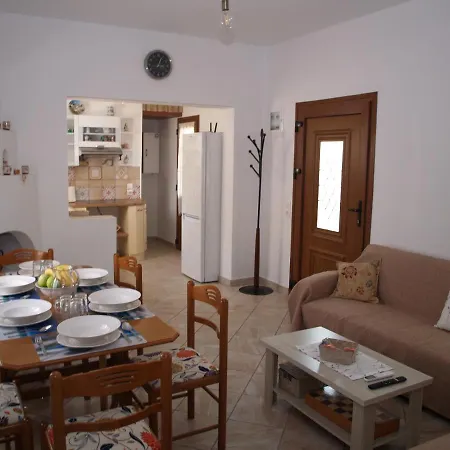 Tatil Evi Ilioni House *